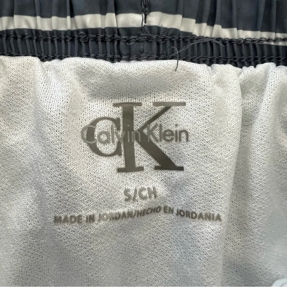 CALVIN KLEIN Gray Stripe Athletic Running Shorts Lined Size S